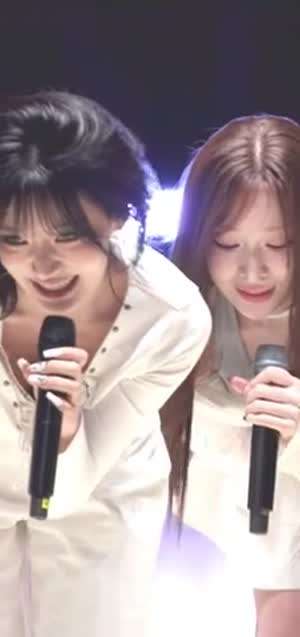 빌리 시윤 화이트 브이넥 숙인 가슴골.mp4