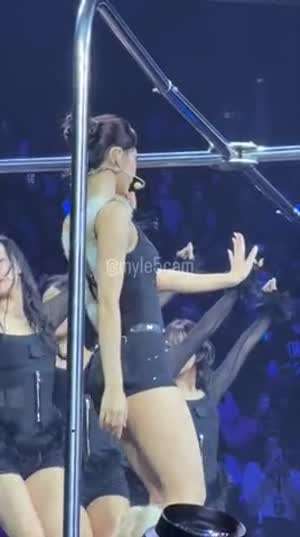 다리가 예쁜 똥머리 트와이스 쯔위 허벅지