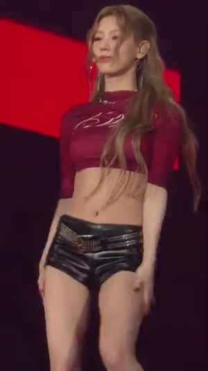 봉긋한 크롭티 탄탄한 복근 대만콘 아이들 미연