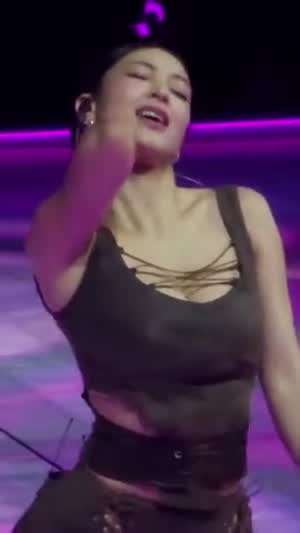 가슴 스트랩 의상 묵직한 트와이스 지효