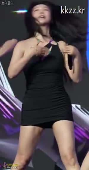 갈라지고 타이트한 원피스 브브걸 민영