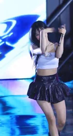 프로미스나인 박지원 끈 크롭탑 시원한 의상