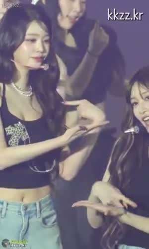 파인 민소매 크롭 아이브 장원영