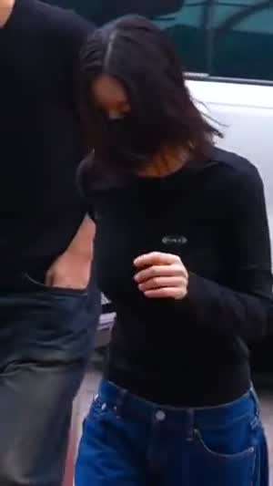 권은비 묵직한 출근길