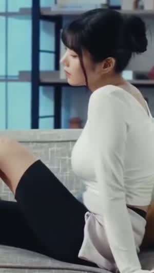 권은비 묵직한 가슴 하얀 필라테스 옷 레깅스 기지개 펴는 몸매 라인.mp4