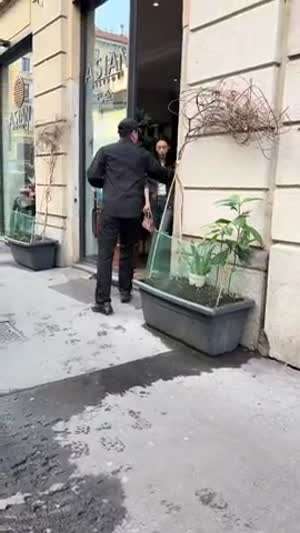 살짝 뛰는 에스파 카리나 흰티 가슴 출렁