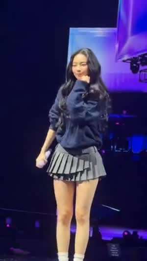 마카오 콘서트 팬서비스하는 에스파 카리나