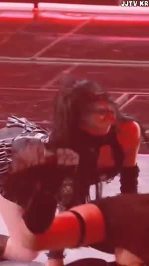 블랙 레이스 홀터넥 구멍난틈  ITZY 채령