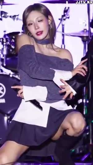 앞으로 숙이는 니트 오프숄더 라잇썸 초원 피지컬