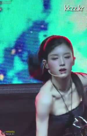 팔에만 시선이 가는 아르테미스 희진