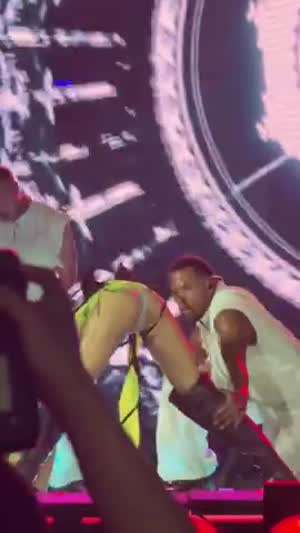 블랙핑크 리사의 화려한 무대