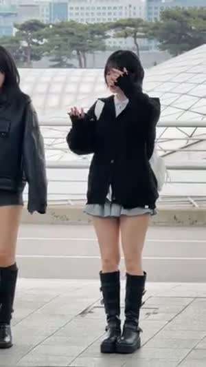 대만으로 출국하는 비비지 신비 은하 엄지 매끈한 꿀벅지