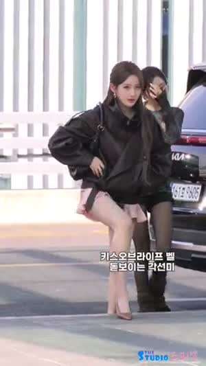 키스오브라이프 벨 노스타킹 각선미