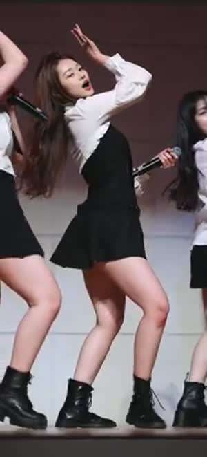 클라씨 원지민 밑에서 찍은 검정 속바지 엉벅지.mp4