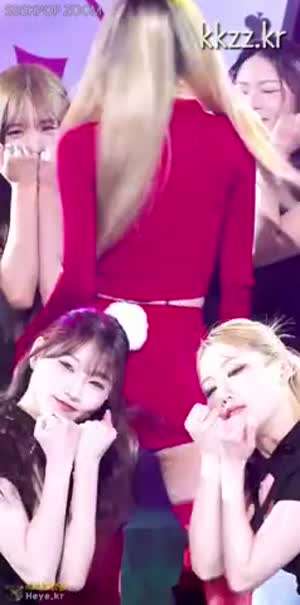 빨간 스타킹 최예나