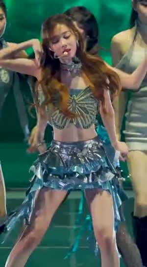 가슴에 나비 장식 뽀얀 피부 TMA 무대 에스파 윈터 (스압)