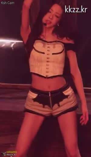 복근에 골반 ITZY(있지) 유나