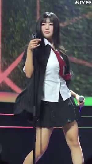 묵직한 하이키 옐 넥타이맨 흰 셔츠 교복