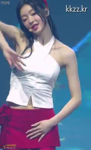 하얀 홀터넥 오마이걸 유아