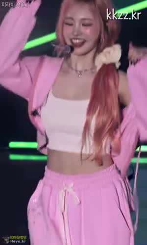 민소매 크롭 아이브 리즈