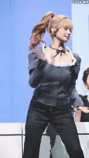 아이브 레이 스퀘어넥 헐렁한 틈