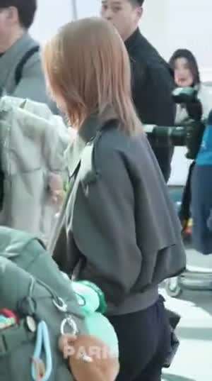 검정팬츠 공항패션 트와이스 모모