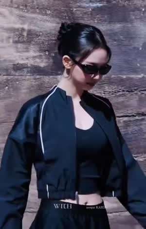 묵직 나이키 크롭 에스파 카리나