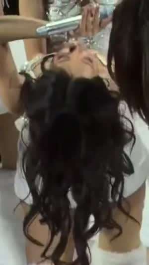 허리 뒤로 젖히는 트와이스 쯔위 틈