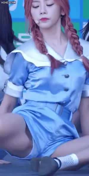 바닥 안무하는 지유