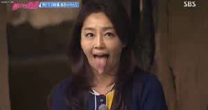 혀가 긴 여배우  이연수.gif
