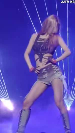 레더 크롭 민소매 슬랜더 몸매 ITZY 예지