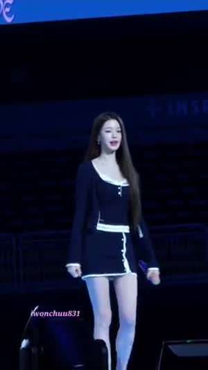 남색 꽈배기 가디건 + 초미니 장원영 은은한 골반 허벅지 각선미.mp4