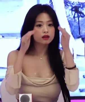 베이비몬스터 아현 가슴 노출방지 양면 테이프.mp4