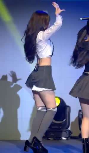 긱시크 안경 쓰고 미모력 폭발한 오마이걸 아린 순백색 프릴 속치마