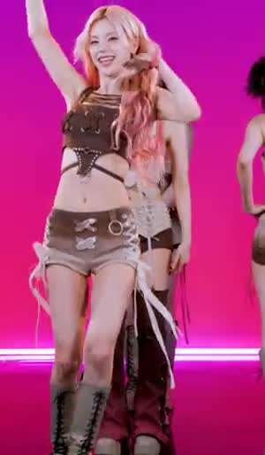 ITZY 예지 갈색 스트랩 의상 잘록한 복부 배꼽 내전근 - 릴레이댄스