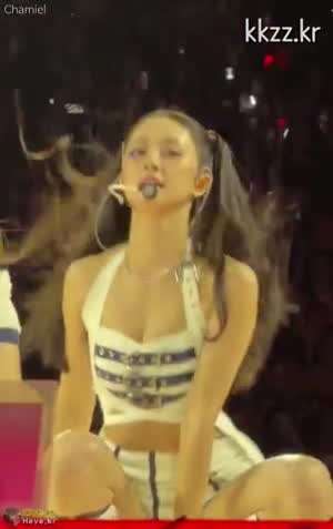 탄탄한 허벅지 트와이스 쯔위