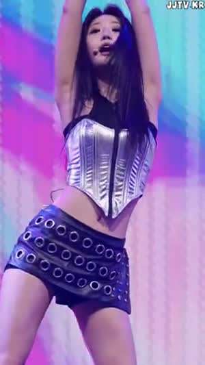 앞지퍼 은박 코르셋 링고리 가죽 치마 검정 속바지 에버글로우 시현.mp4