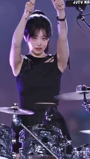 QWER 쵸단 블랙 나시 겨드랑이.mp4