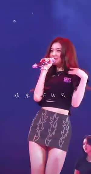 바라보면 바로 홀리는 짧은 스커트 트와이스 사나