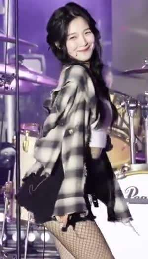 프로미스나인 백지헌 꿀렁이는 허리 돌림.mp4