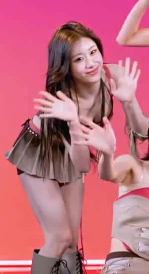 있지 채령 릴레이 댄스 탄탄한 허벅지 숙인 가슴골.mp4