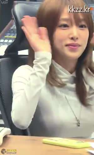 목걸이에 눈이 가는 최예나