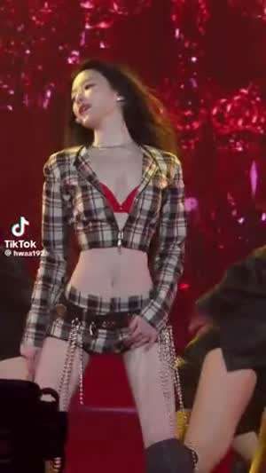 피부가 진짜 하얀 아이들 슈화