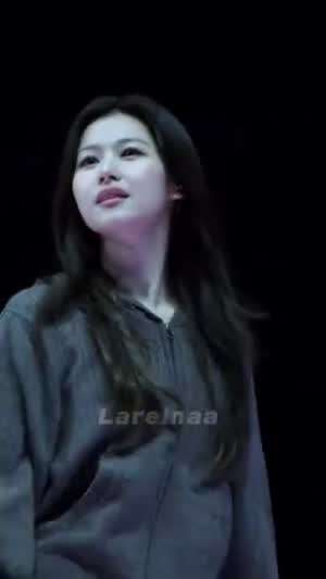 플랜카드 보고 포즈 취해주는 사운드체크 트와이스 사나