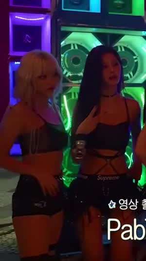 엔믹스 설윤 섹시한 끈 가죽 탱크탑 잘록한 복부 - 'TIC TIC' MV 비하인드