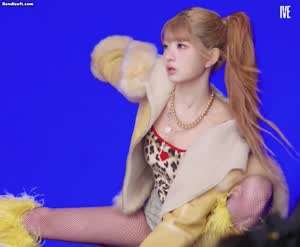 핫팬츠 갸루 걸... 아이브 레이 . gif