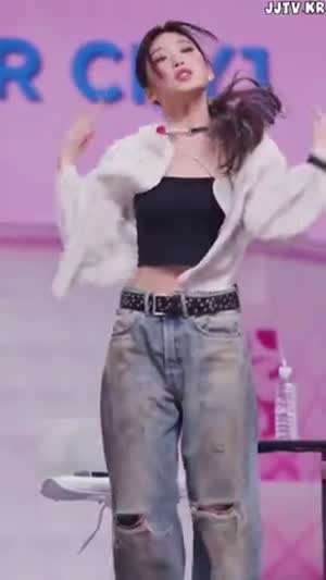 단추푼 시스루 흰 셔츠 블랙 크롭 나시 배꼽 청바지 베이비돈크라이 베니.mp4