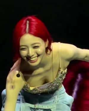 있지 유나 숙인 가슴골 작은 흔들림.mp4