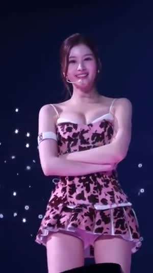 공연중 이토인을 발견한 사나.mp4