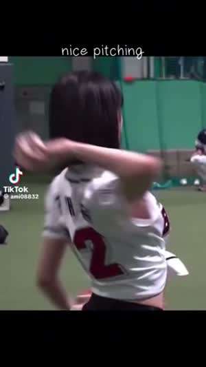 시구연습하는 르세라핌 김채원 헐렁한 반팔틈 브라 가슴 노출.mp4